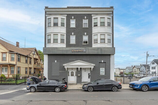 498 Hallett St in Bridgeport, CT - Foto de edificio - Building Photo