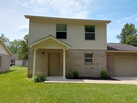 9 Mountaineer Cir in Wheeling, WV - Building Photo