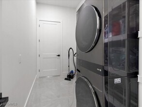 3363 16th Ave SE in Naples, FL - Foto de edificio - Building Photo