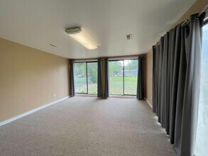 619 W 19th Ave in Hutchinson, KS - Building Photo - Building Photo