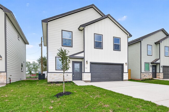 418 N 4th St in Beasley, TX - Building Photo - Building Photo