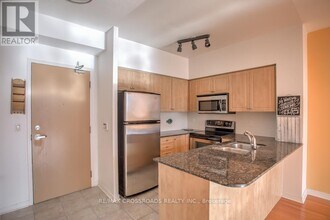 509 Beecroft Rd in Toronto, ON - Building Photo - Building Photo
