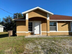 4622 15th St SW in Lehigh Acres, FL - Building Photo