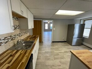 570 Broad St in Emmaus, PA - Building Photo - Building Photo
