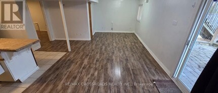 21 Fernbank Pl in Whitby, ON - Building Photo - Building Photo