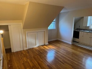 87 Oak St in Deer Park, NY - Building Photo - Building Photo