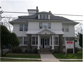 310 N Elm St in Waterman, IL - Foto de edificio - Building Photo