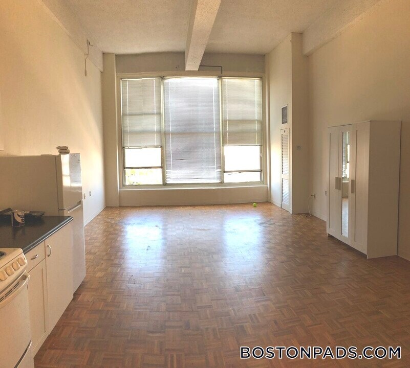 61 Brookline Ave in Boston, MA - Building Photo