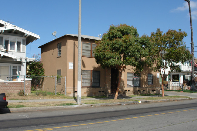 1133 W 12th St in Long Beach, CA - Foto de edificio - Building Photo