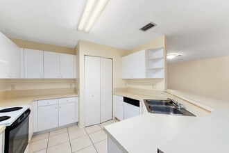 8490-8496-8496 NW 40th St in Coral Springs, FL - Building Photo - Building Photo