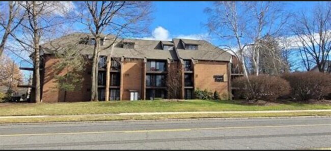 181 Loomis Dr, Unit 147 in West Hartford, CT - Building Photo - Building Photo