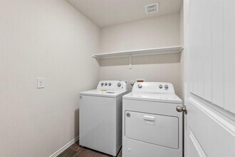 280 Granary Dr in Uhland, TX - Building Photo - Building Photo