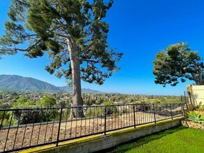 5190 Laurel Park Dr in Camarillo, CA - Foto de edificio - Building Photo