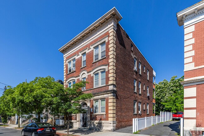 108 Pine St in Montclair, NJ - Building Photo - Primary Photo