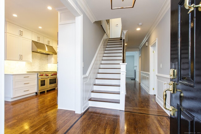 136 Harrison Ave in New Canaan, CT - Building Photo - Building Photo