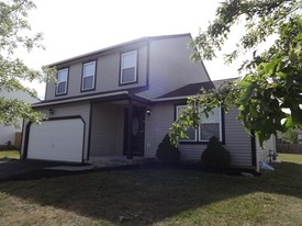 15 E Woodfield in Pataskala, OH - Building Photo