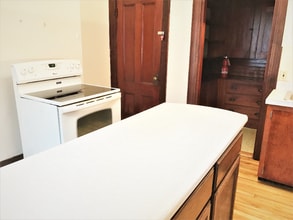 33 Middle St in Hallowell, ME - Foto de edificio - Building Photo