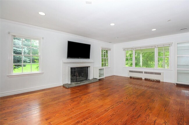 25 High Point Ln in Scarsdale, NY - Building Photo - Building Photo