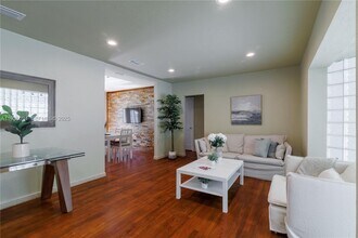 250 NE 48th St in Miami, FL - Building Photo - Building Photo