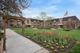 Fountain Gardens in Philadelphia, PA - Foto de edificio - Building Photo