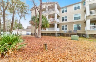 700 Daniel Ellis Dr in Charleston, SC - Building Photo