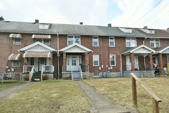 1029 Pennsylvania Ave in Clairton, PA - Building Photo - Building Photo