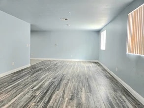 713 W 58th St in Los Angeles, CA - Building Photo - Building Photo