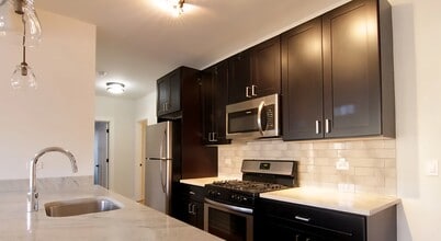 2209 W Eastwood Ave, Unit 3 in Chicago, IL - Foto de edificio - Building Photo