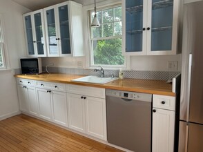 16 Colburn St in Westwood, MA - Building Photo - Building Photo
