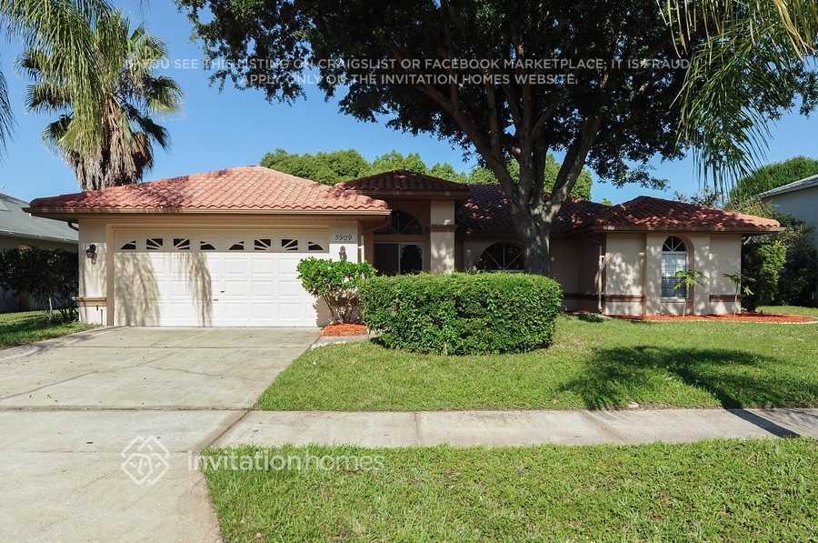 5909 Redhawk Dr in New Port Richey, FL - Building Photo