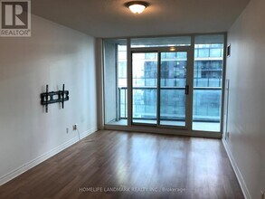 30 Grand Trunk Crescent in Toronto, ON - Building Photo - Building Photo
