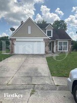 962 Andover Dr in Greenwood, IN - Building Photo