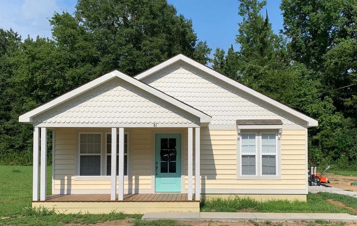 81 Villa Lane in Pontotoc, MS - Building Photo