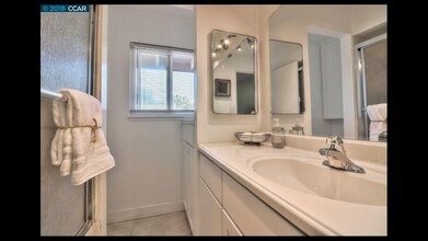 5434 Roundtree Ct in Concord, CA - Building Photo - Building Photo