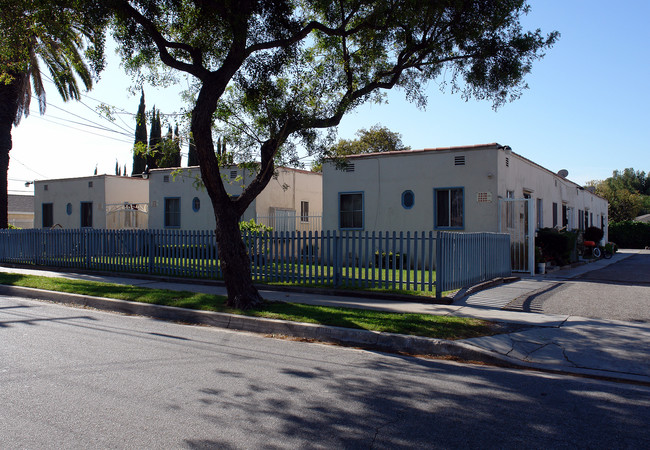 3810 W 110th St in Inglewood, CA - Foto de edificio - Building Photo