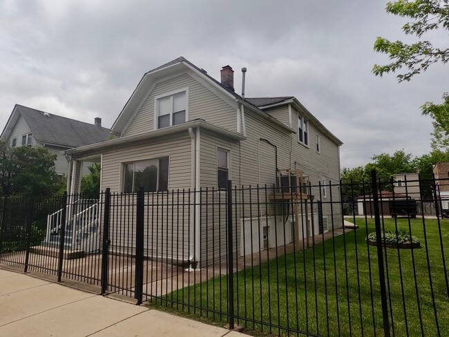 property at 1430 N Leamington Ave