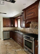 96 Smith Dr in Halton Hills, ON - Building Photo - Building Photo