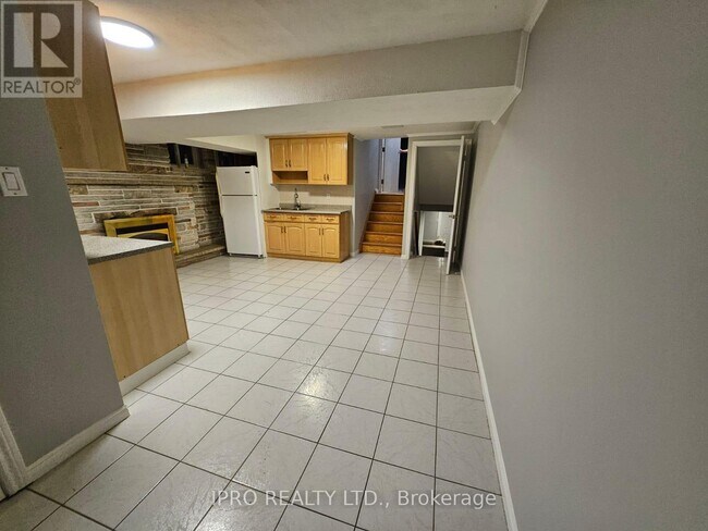 2435 Callum Ave in Mississauga, ON - Building Photo - Building Photo