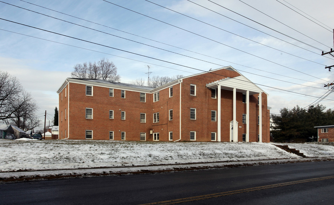 1499 N East St in Frederick, MD - Foto de edificio