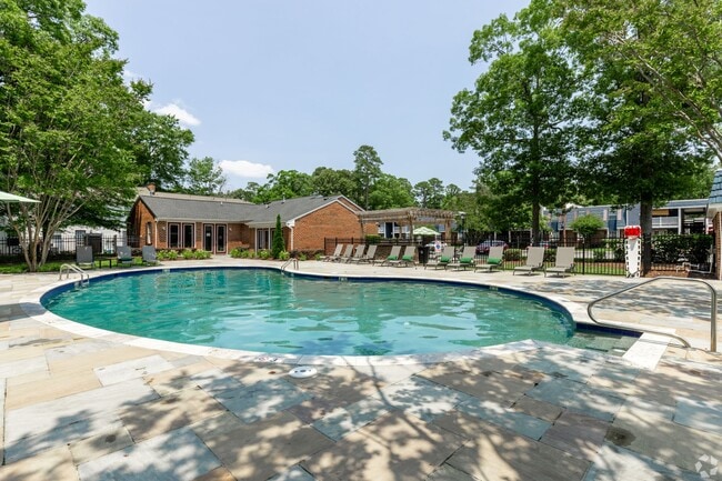 Fox Hill Village in Hampton, VA - Foto de edificio - Building Photo