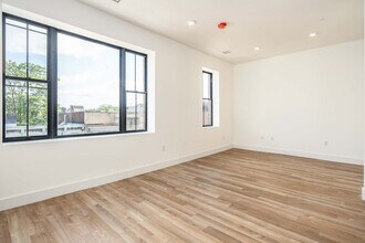 105 South St, Unit 4 in Jersey City, NJ - Foto de edificio - Building Photo