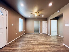 324 37th St in Lubbock, TX - Building Photo - Building Photo