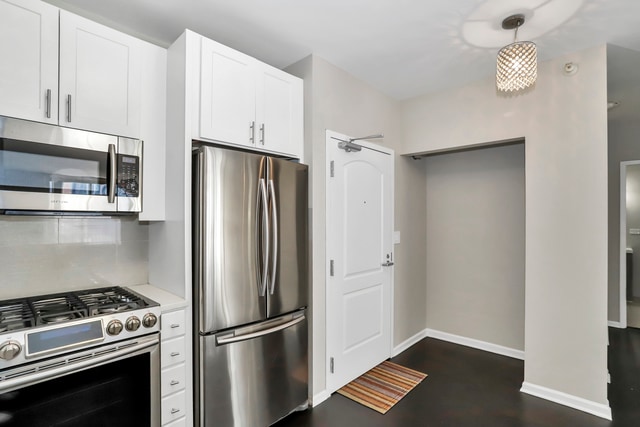 21 W Chestnut St, Unit 1202 in Chicago, IL - Building Photo - Building Photo