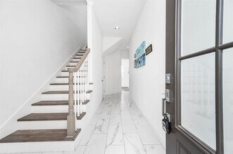 2103 Naomi St in Houston, TX - Foto de edificio - Building Photo