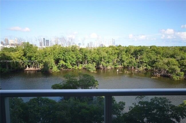 16385 Biscayne Blvd, Unit 518 in Aventura, FL - Building Photo - Building Photo