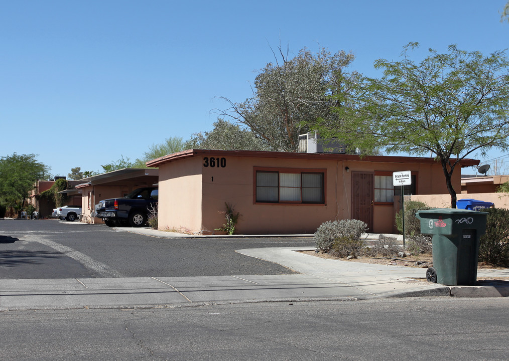 3610 E Blacklidge Dr in Tucson, AZ - Building Photo