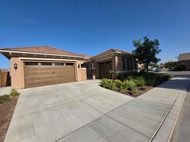 property at 1394 N Graybark Ave