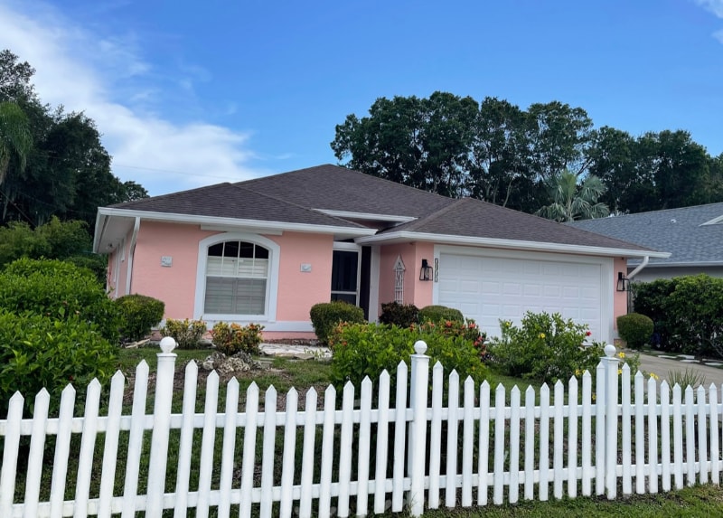 1012 Laurel Ave in Venice, FL - Foto de edificio