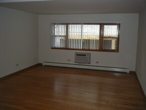 7222 Dixon St-Unit -302 in Forest Park, IL - Building Photo - Building Photo