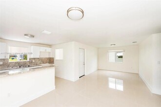 3059 NW 58th St in Miami, FL - Building Photo - Building Photo